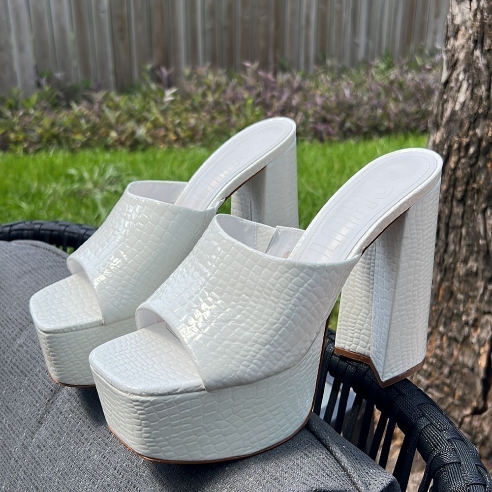 ▶️ SCHUTZ ◀️ Darah White Croc Platform Slides Sandals - Picture 15 of 16